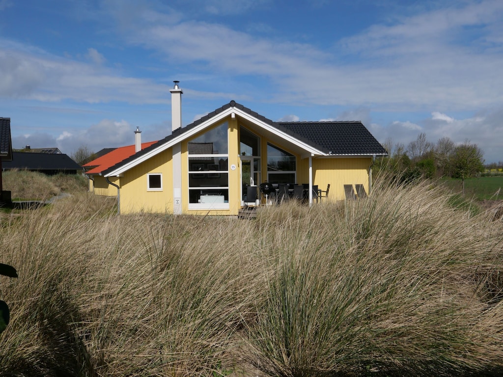 Peaceful Coastal Stay for 8