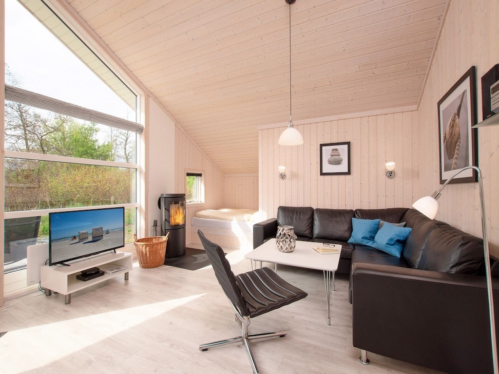 Coastal Comfort Getaway for 6