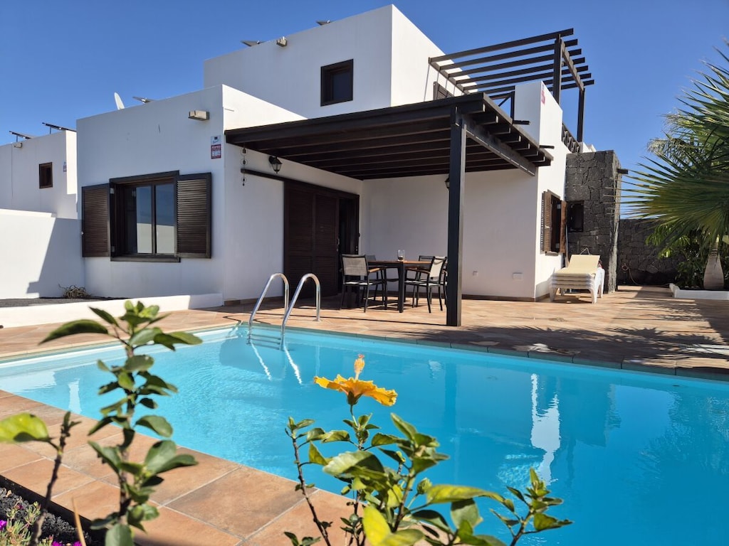 Villa in Playa Blanca met zwembad