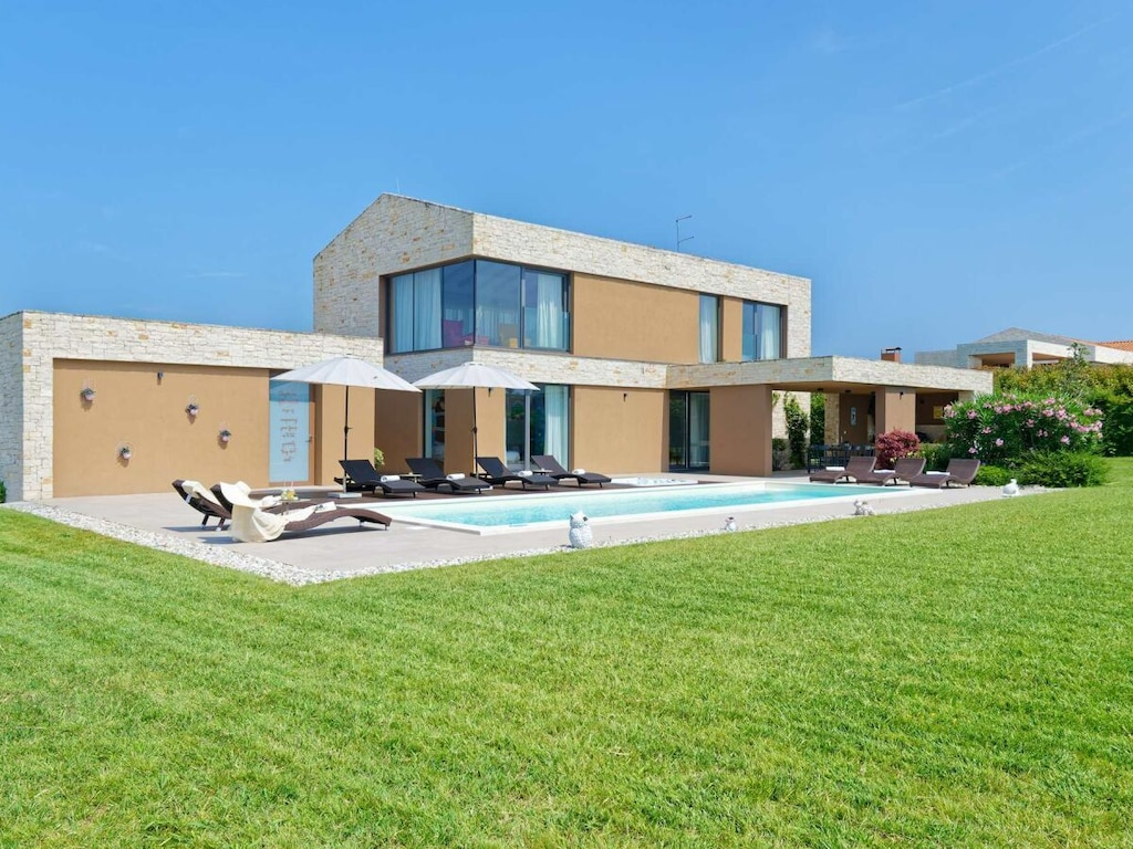 Villa in Brtonigla mit Schwimmbecken