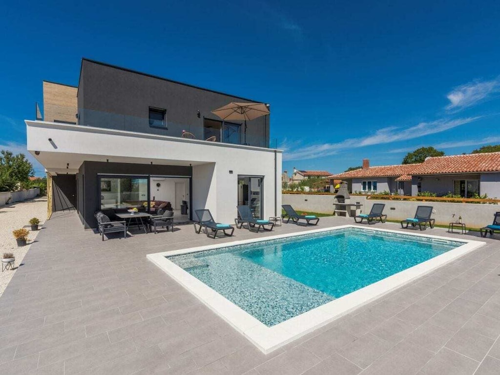 Villa in Pula met zwembad