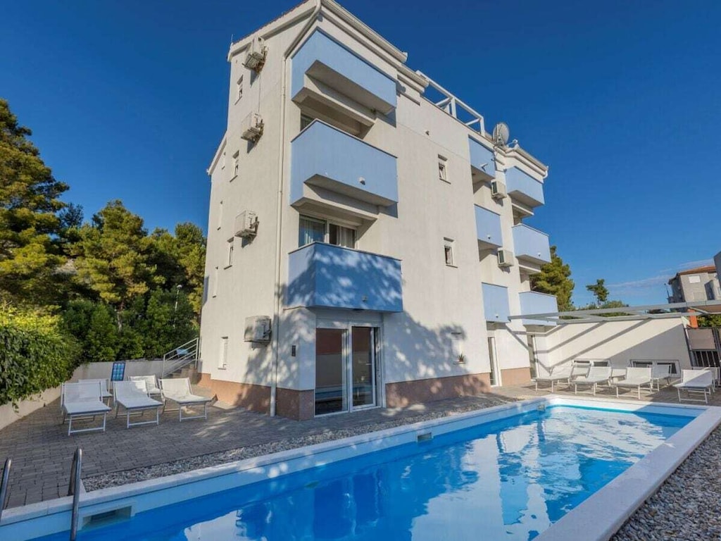 Villa in Podstrana met zwembad
