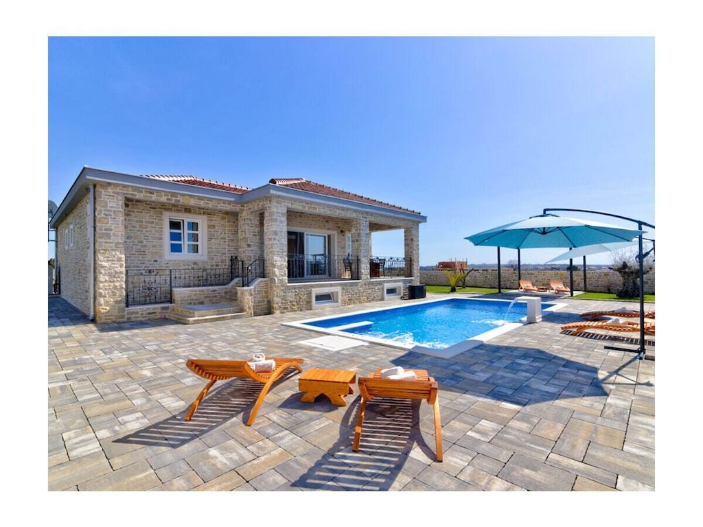 Villa in Vrsi met zwembad