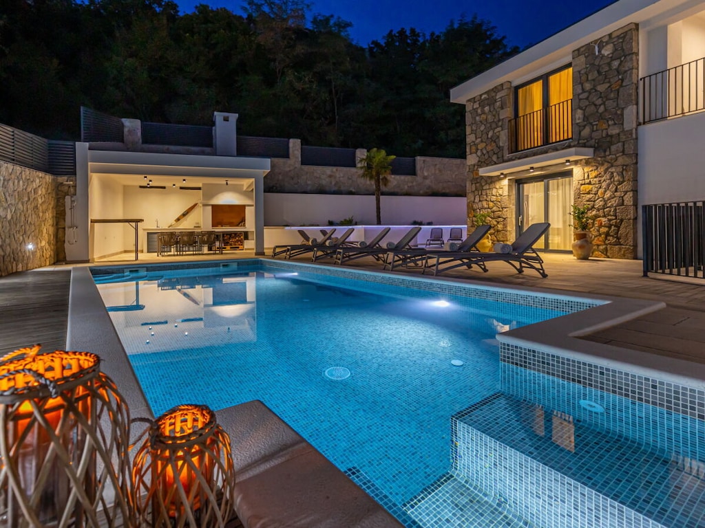 Villa in Crikvenica met zwembad