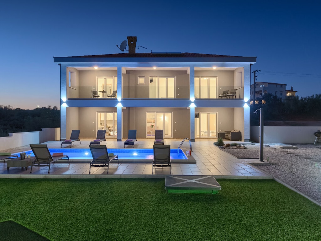 Villa in Peruški met zwembad