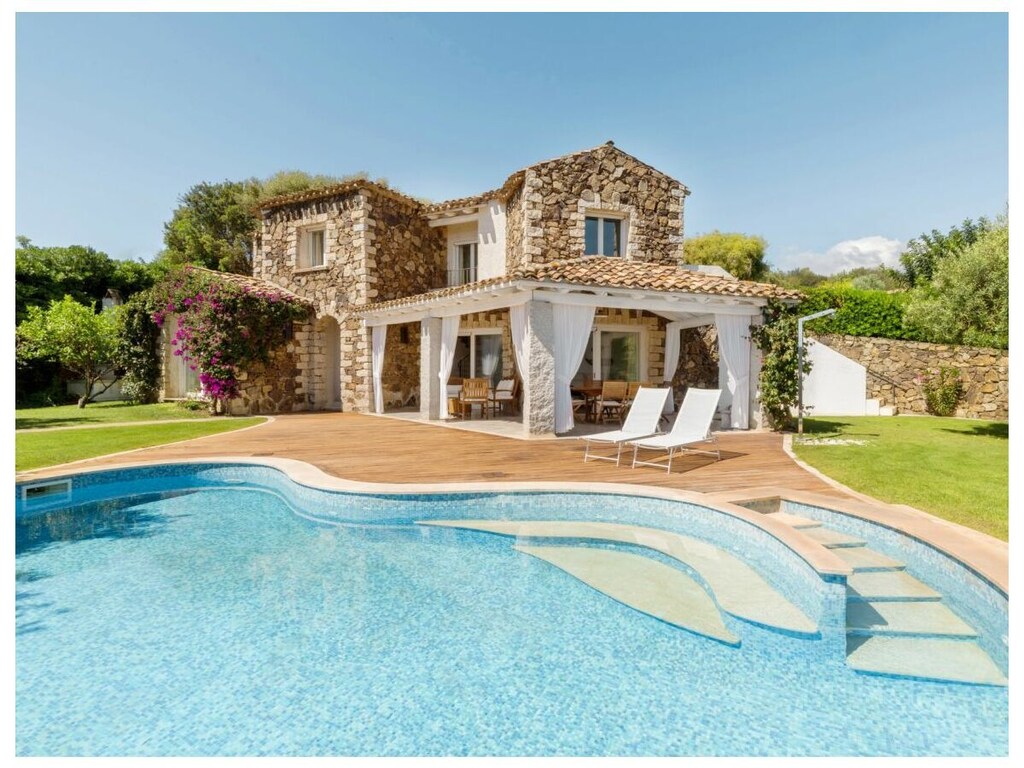 Villa in Castiadas met zwembad