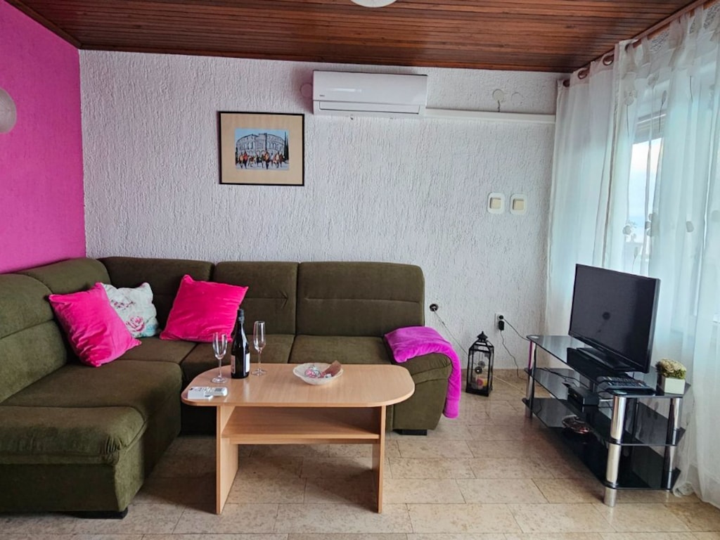 Apartments Valerija - Classic Two Bedroom Apartment with Terrace and Sea View