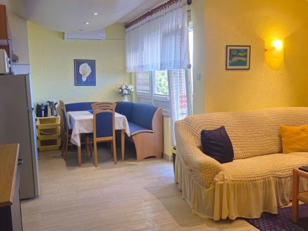 Apartments Valerija - Comford Two Bedroom Apartment with Terrace and Sea View
