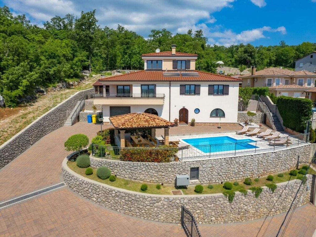 Villa in Kastav met zwembad