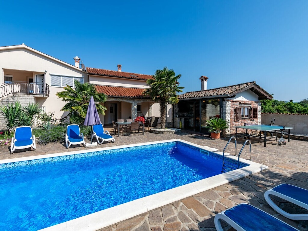 Vakantieappartement in Labin met zwembad