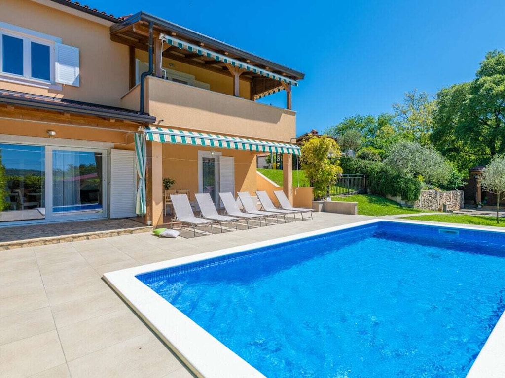 Villa in Kršan mit Schwimmbecken