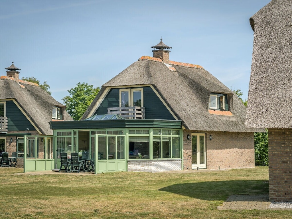Villa in De Koog met zwembad