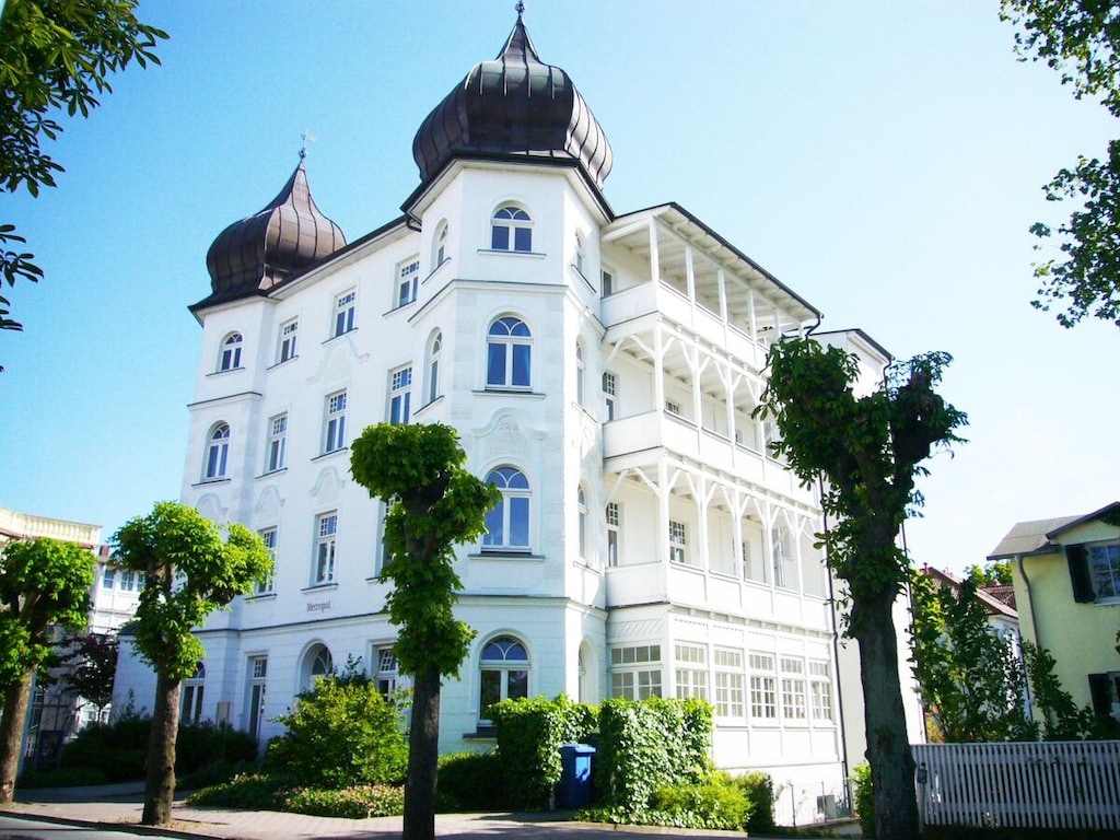 "Charlotte" in Villa Metropol