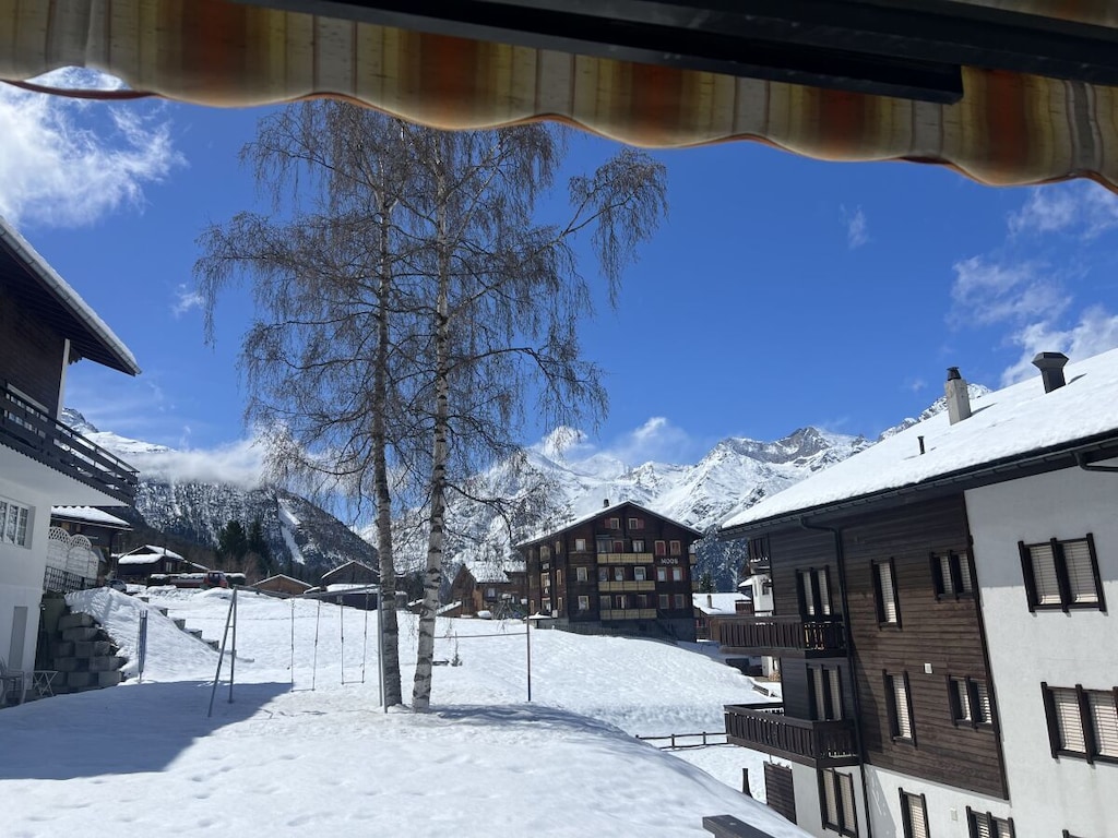 Zonnige studio in de Alpen met panoramisch uitzicht