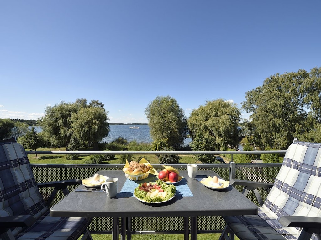 "Müritzpanorama" Aan de oever van het meer met uitzicht op het meer