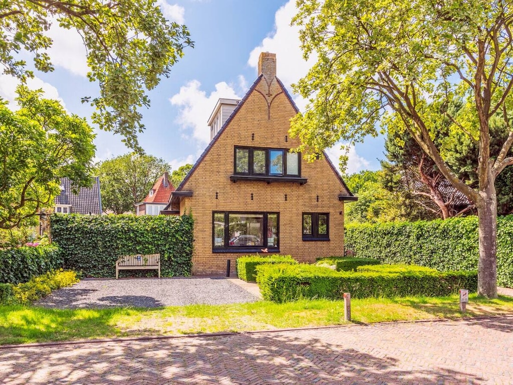 Ferienhaus in Bergen mit Schwimmbecken