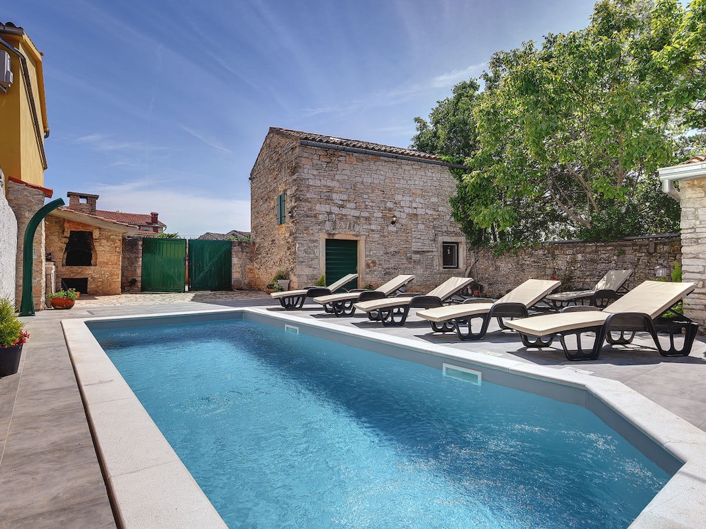 Villa in Gajana met zwembad