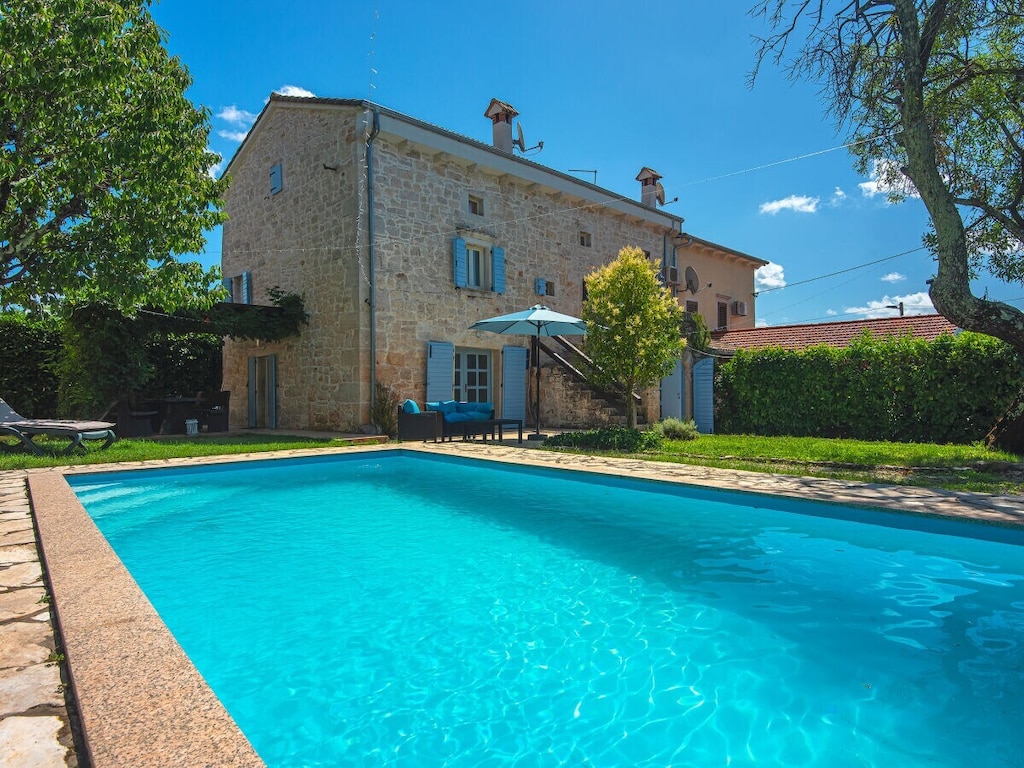 Villa in Sveti Lovreč met zwembad