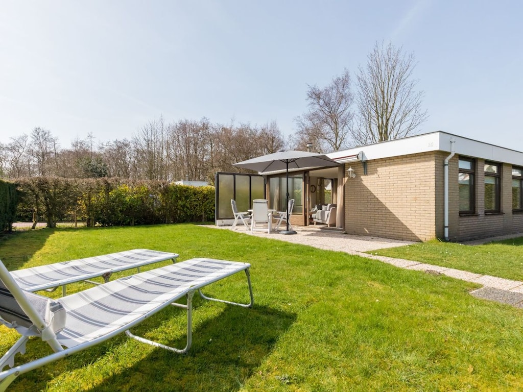 Ferienhaus in Renesse mit Schwimmbecken