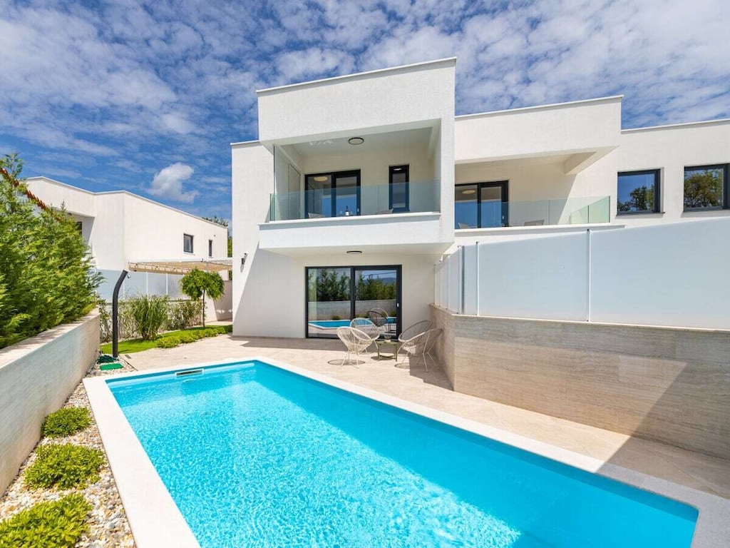 Villa in Linardići met zwembad