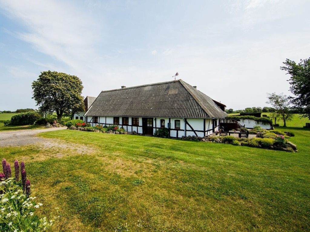 Nydamsgaard "hus mælkebøtte"