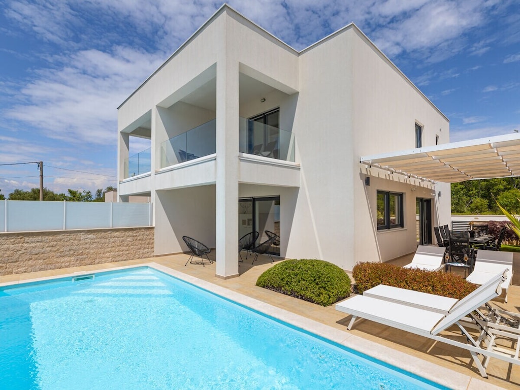 Villa in Linardići mit Schwimmbecken
