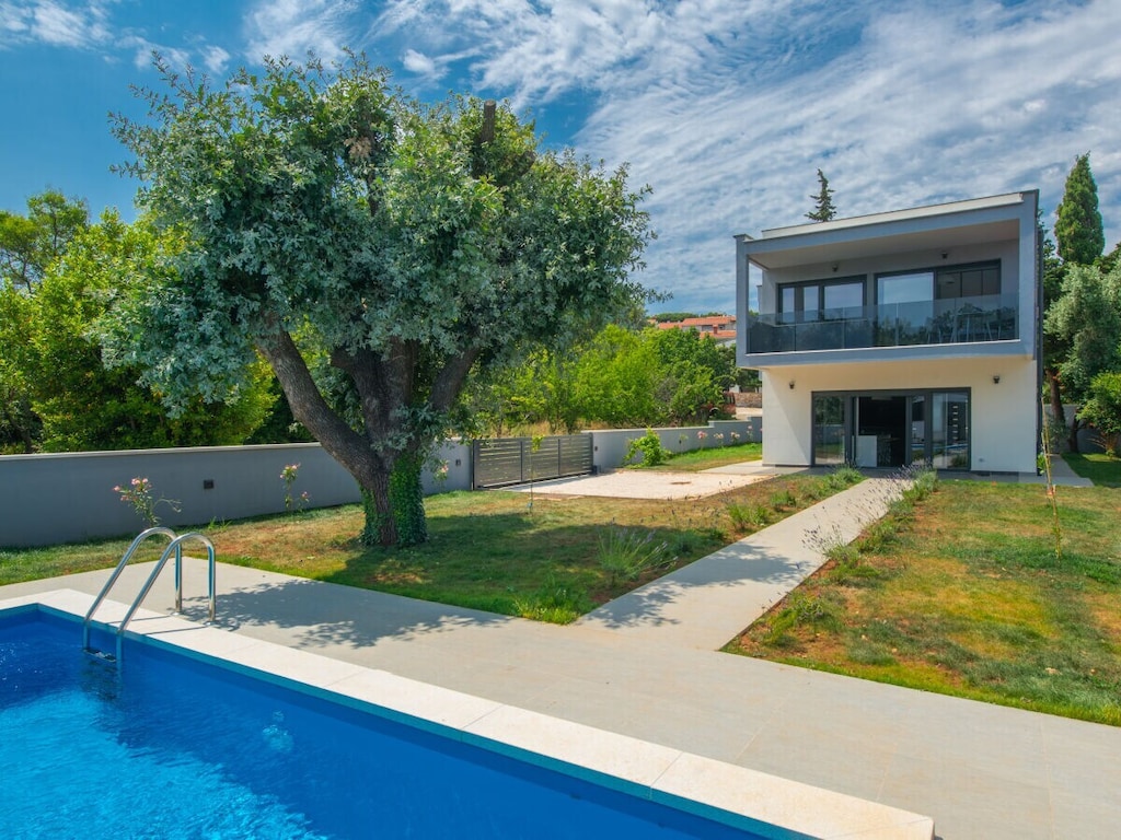 Villa in Premantura met zwembad