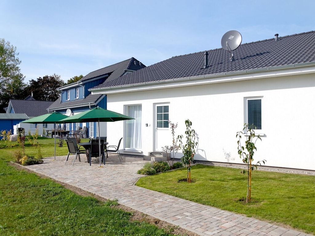 Vakantiehuis in Altefähr met zwembad