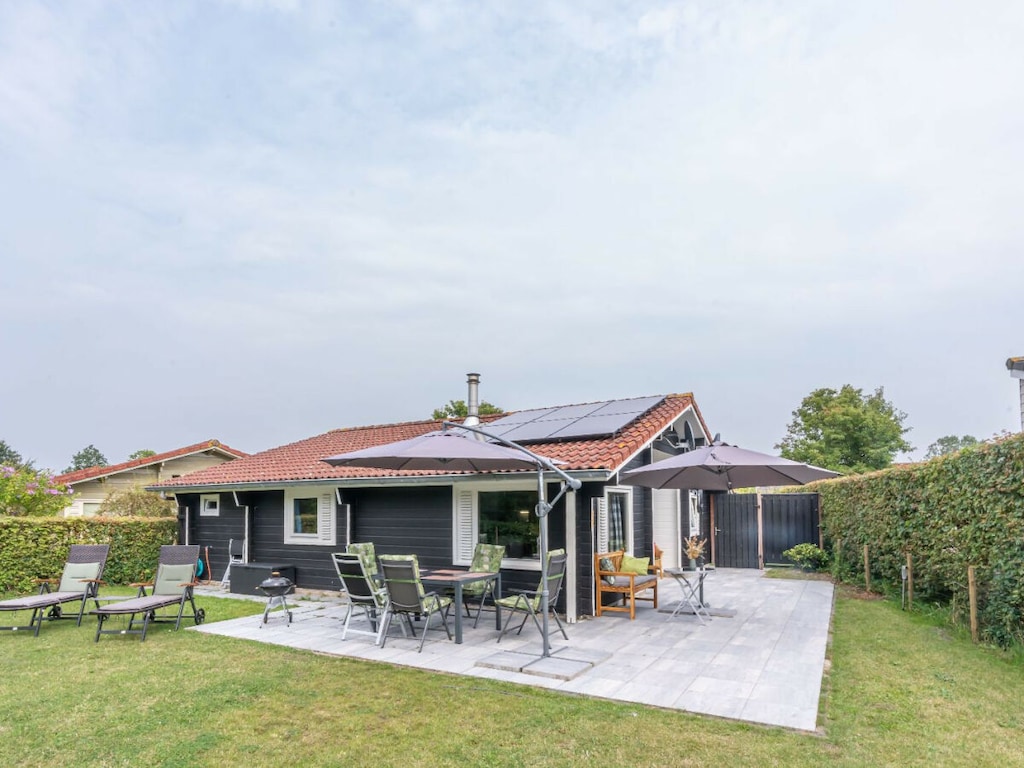 Ferienhaus in Renesse mit Schwimmbecken