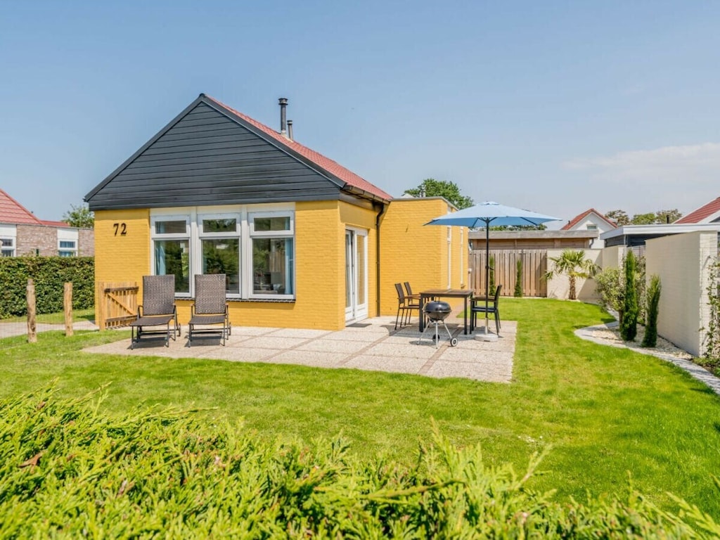 Ferienhaus in Renesse mit Schwimmbecken
