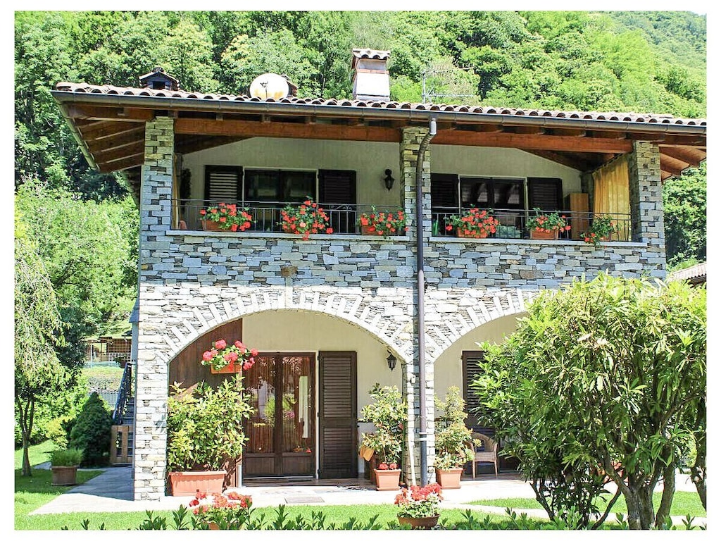 Wohnung in Cannobio mit Schwimmbecken