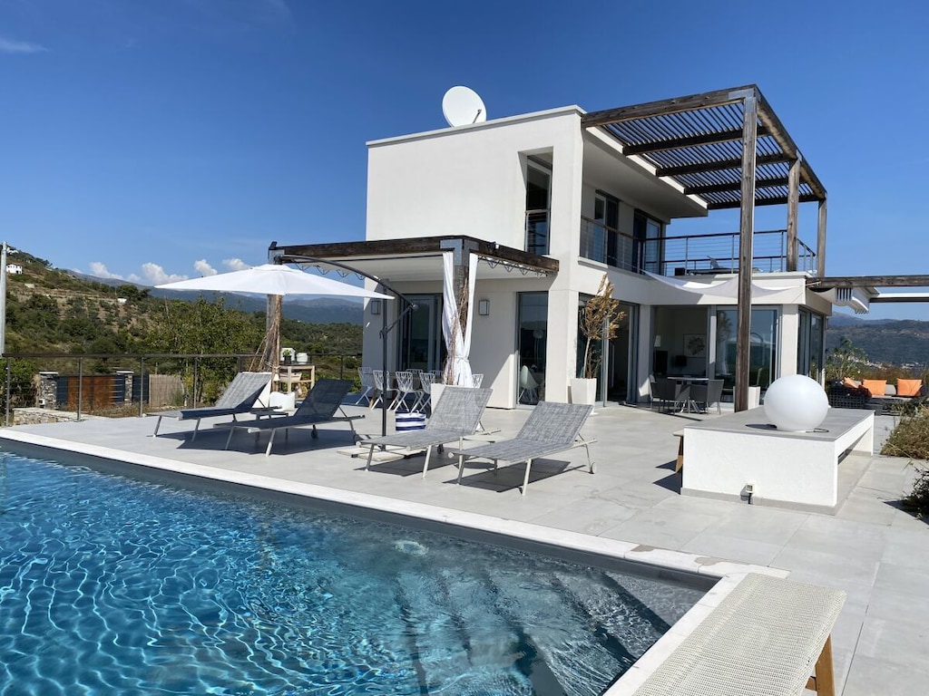 Villa in Civezza met balkon en wifi.