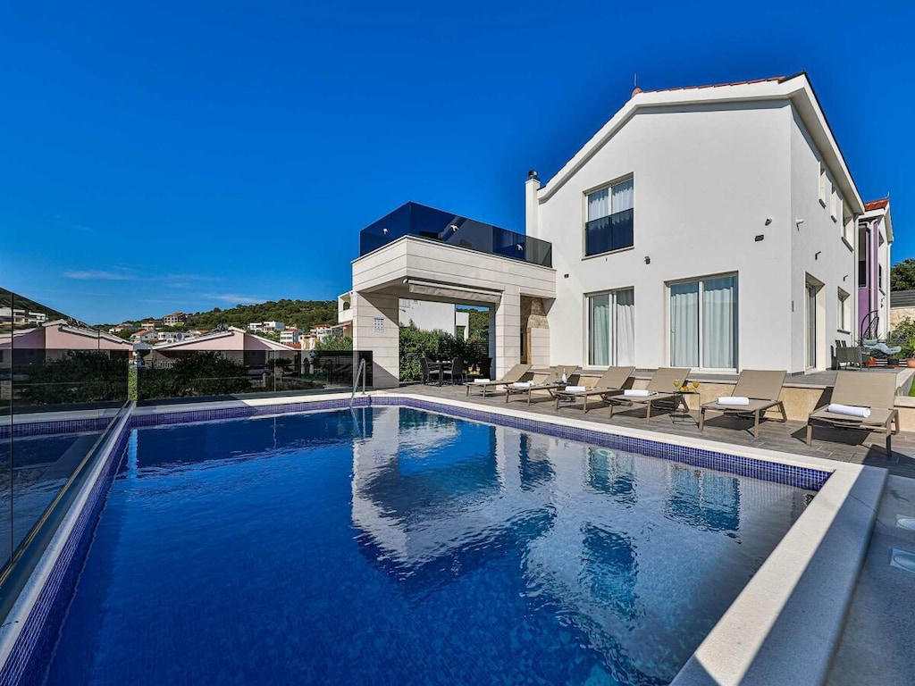 Villa Dazzling Bay