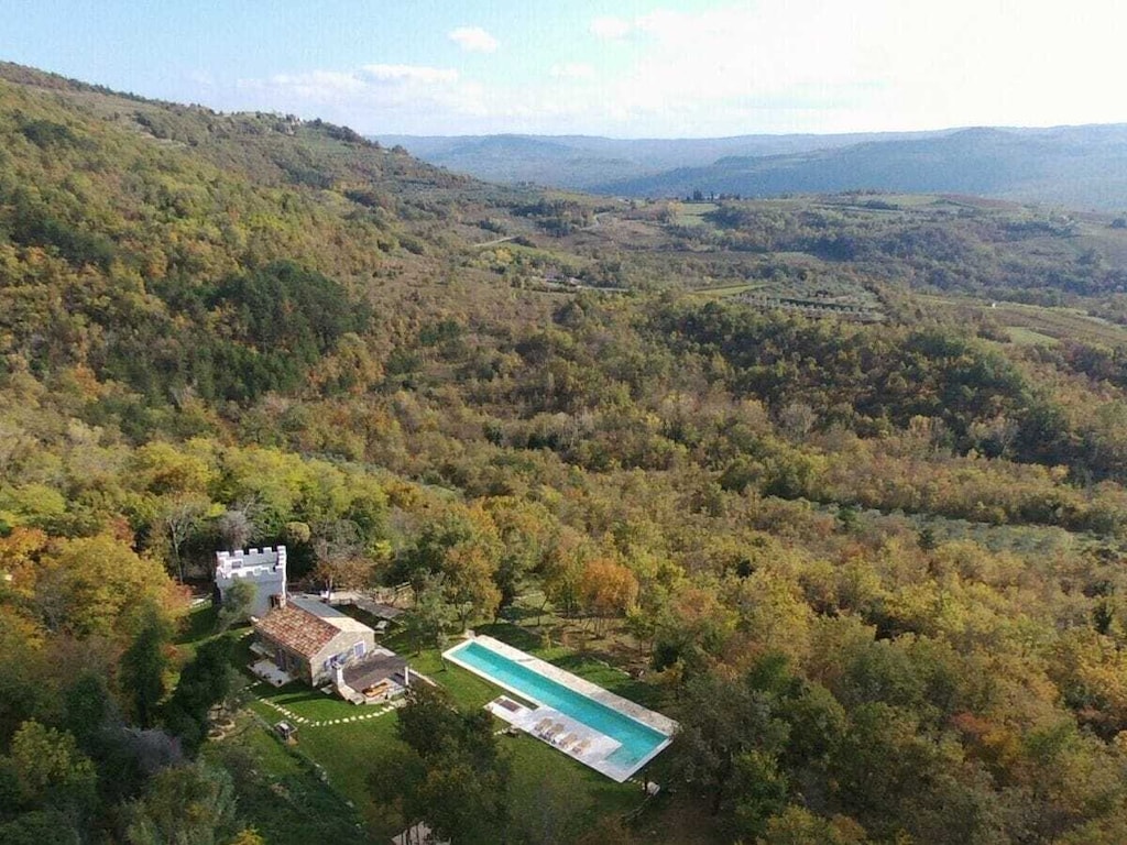 Villa in Goznjan met zwembad