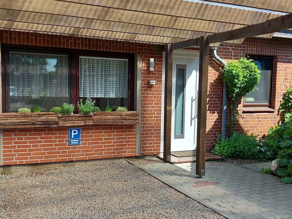 Bungalow in Niesgrau mit Schwimmbecken