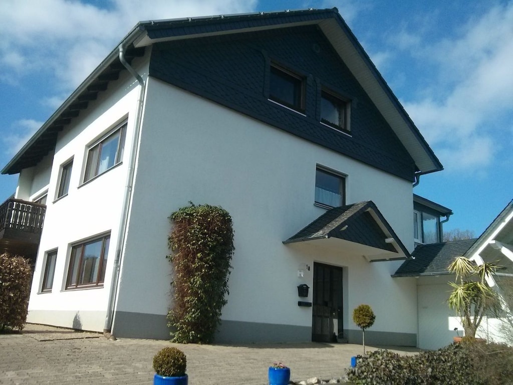 Vakantieappartement in Vöhl met zwembad