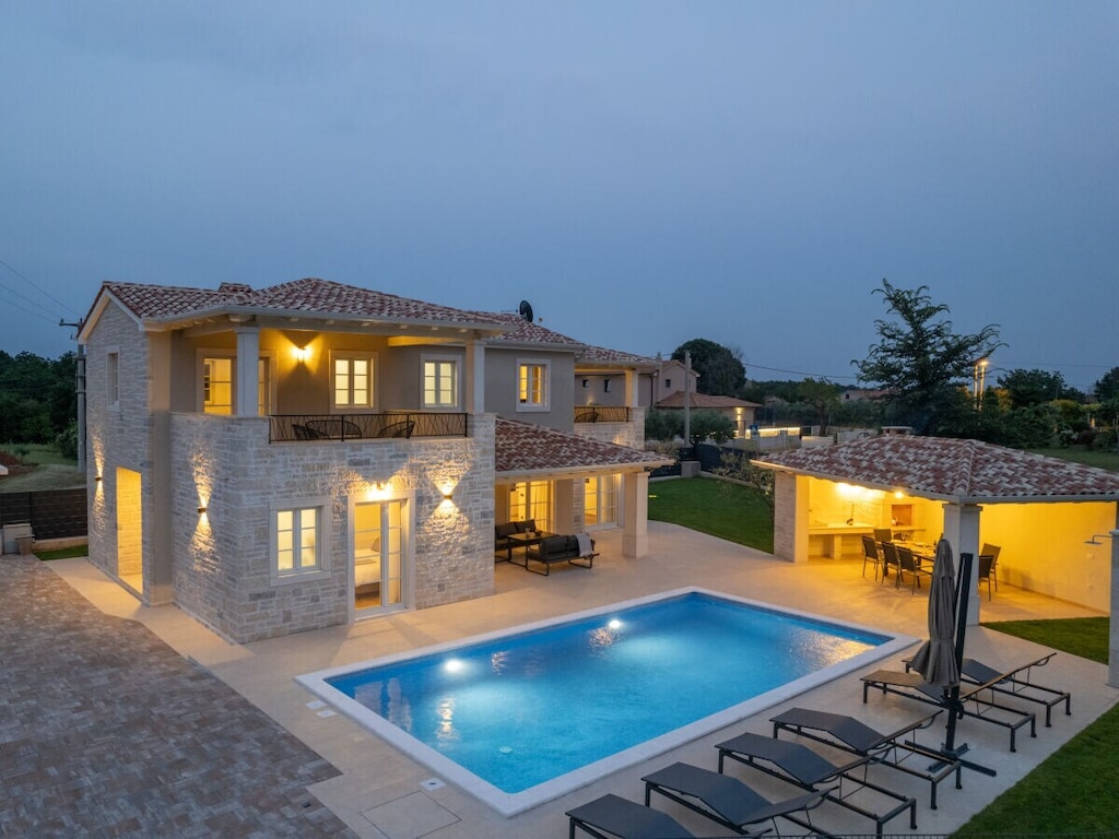 Vakantiehuis in Kaštelir met zwembad