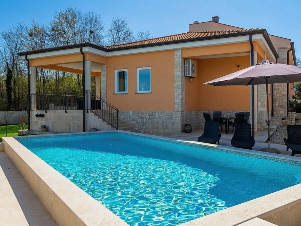 Villa in Porec mit Schwimmbecken