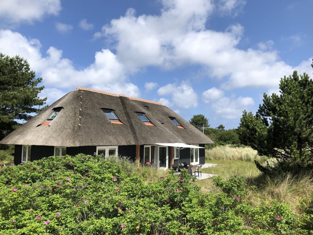 Vakantieappartement in Nes met zwembad