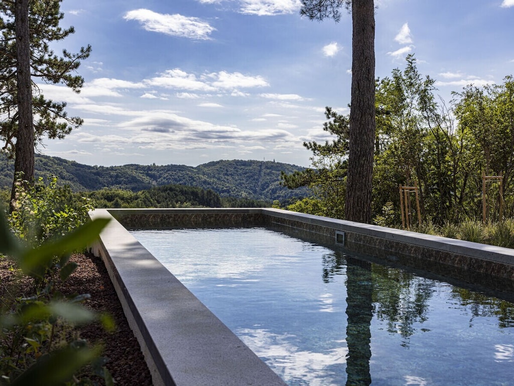 Villa in Buzet met zwembad