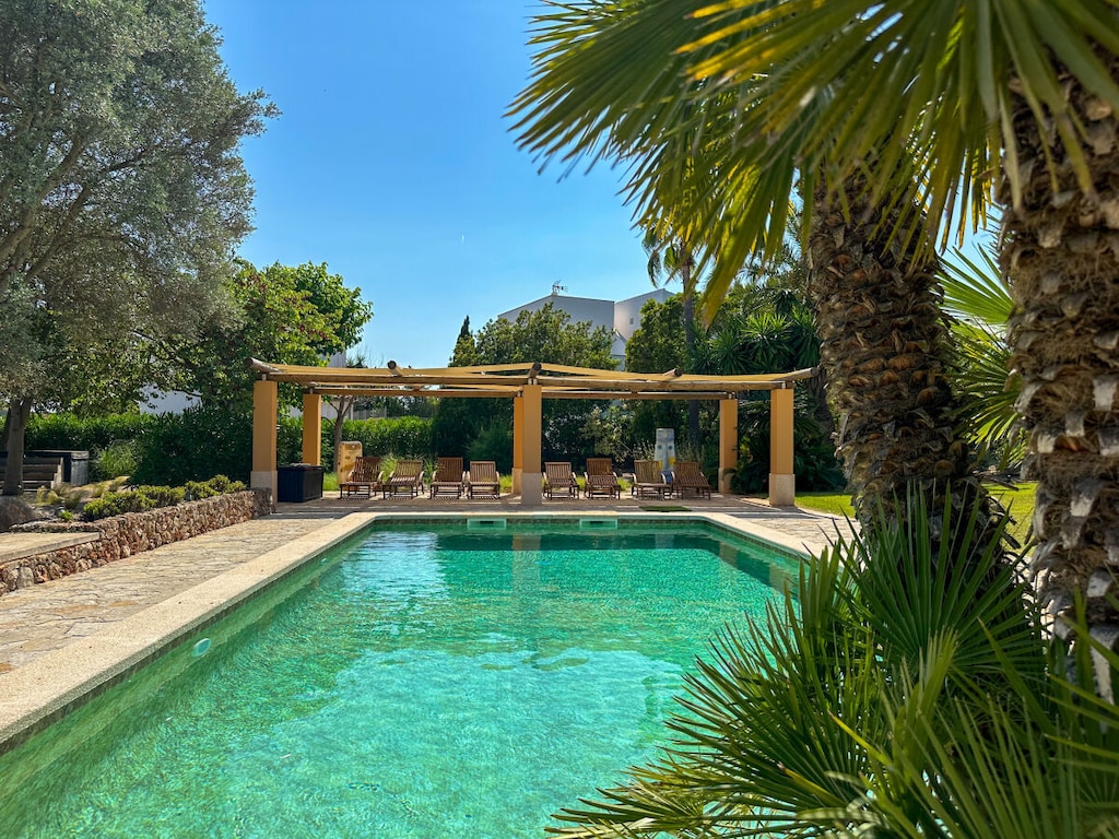Villa in Cala Muarad met zwembad