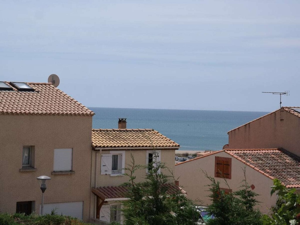 Rue des Pluviers || Saint-Pierre-la-Mer