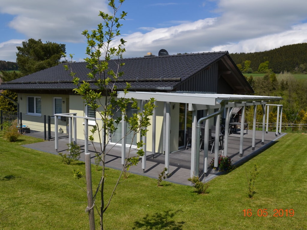 Bungalow in Gerolstein met zwembad