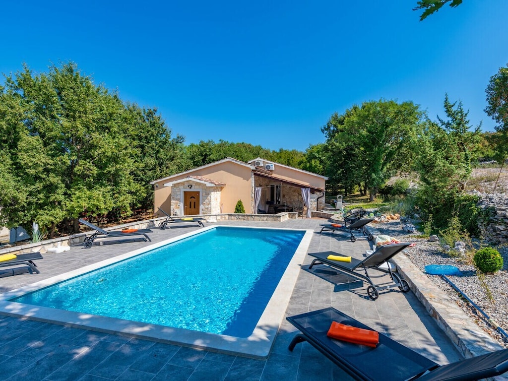 Villa in Krnica met zwembad