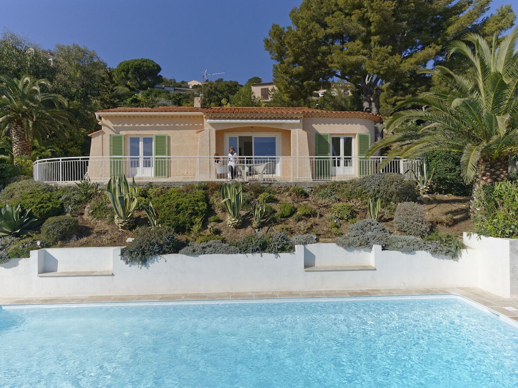 Villa in Les Issambres mit Schwimmbecken