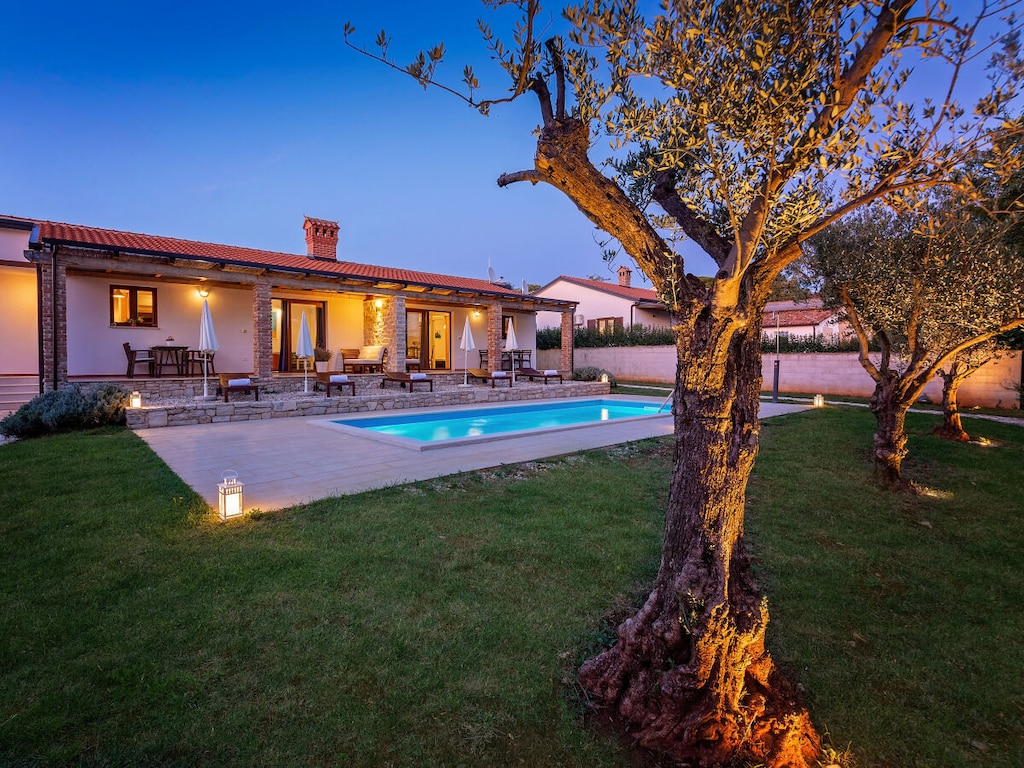 Villa in Kaštelir met zwembad