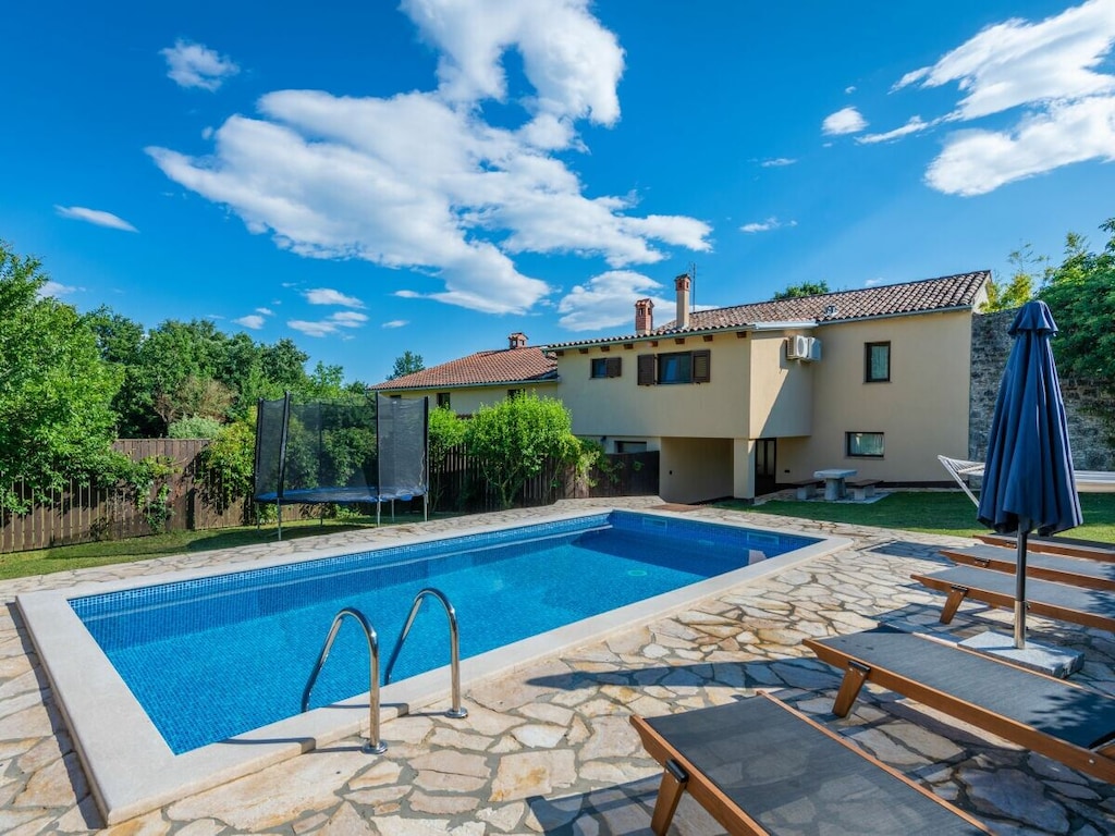 Vakantiehuis in Žminj met zwembad