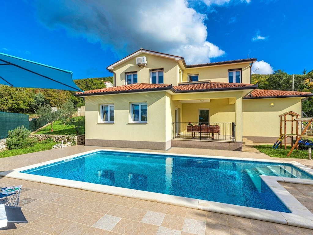Vakantiehuis in Brgod met zwembad