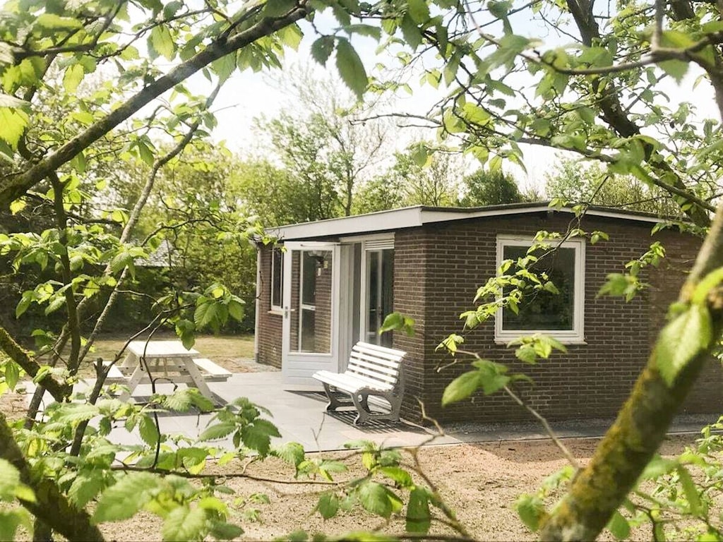 Bungalow in De Koog mit Schwimmbecken