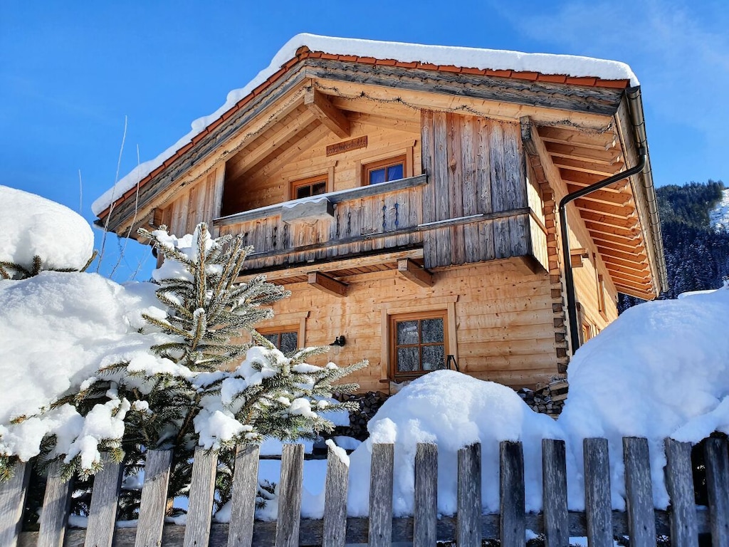 Ferienhaus in Gosau mit Schwimmbecken